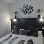 Les Cigalines Apartment *
